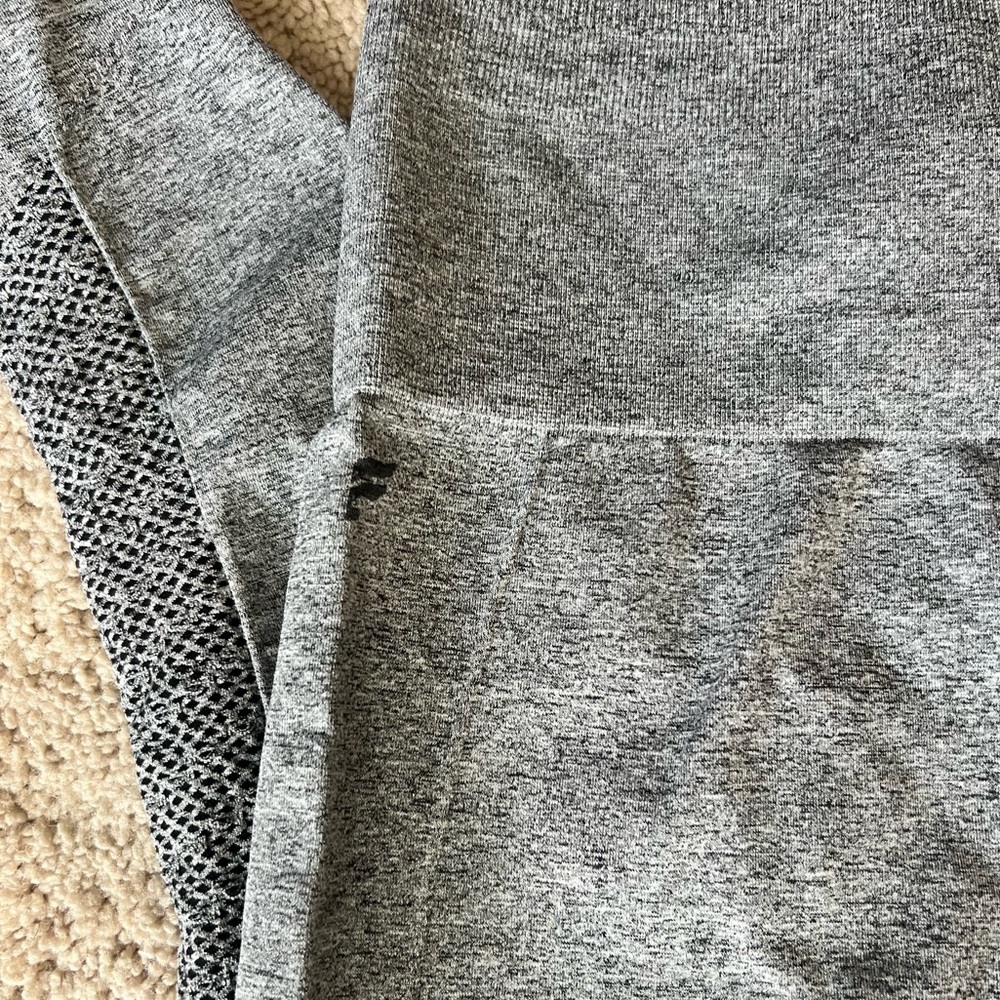 grey/black Fabletics leggings! no tag, but fits like a small!